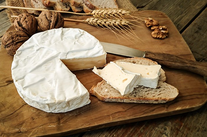 Tabua com queijo brie